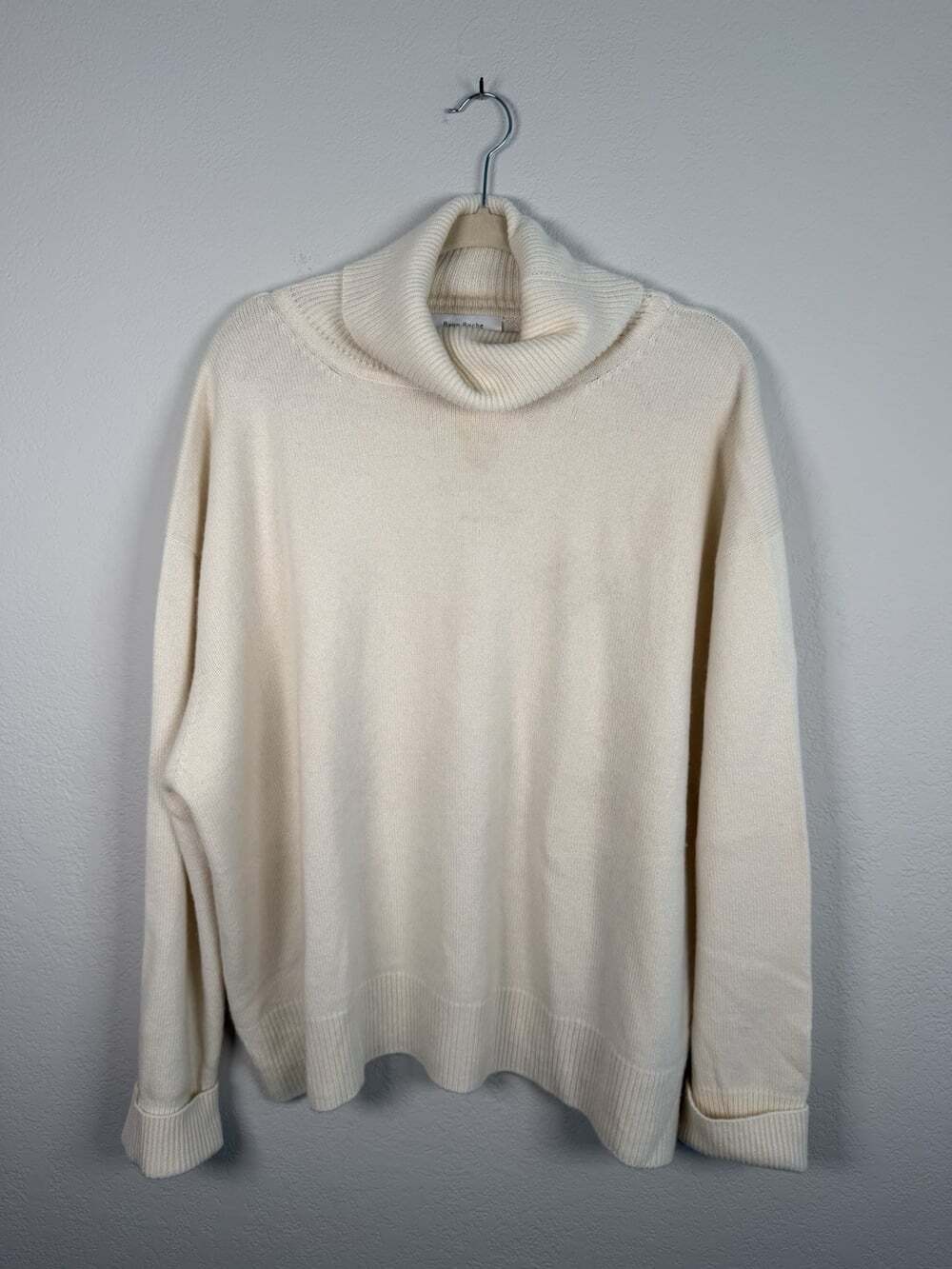 Ryan Roche 100% Cashmere Cream Turtleneck Sweater Size Medium Quiet Luxury Luxe